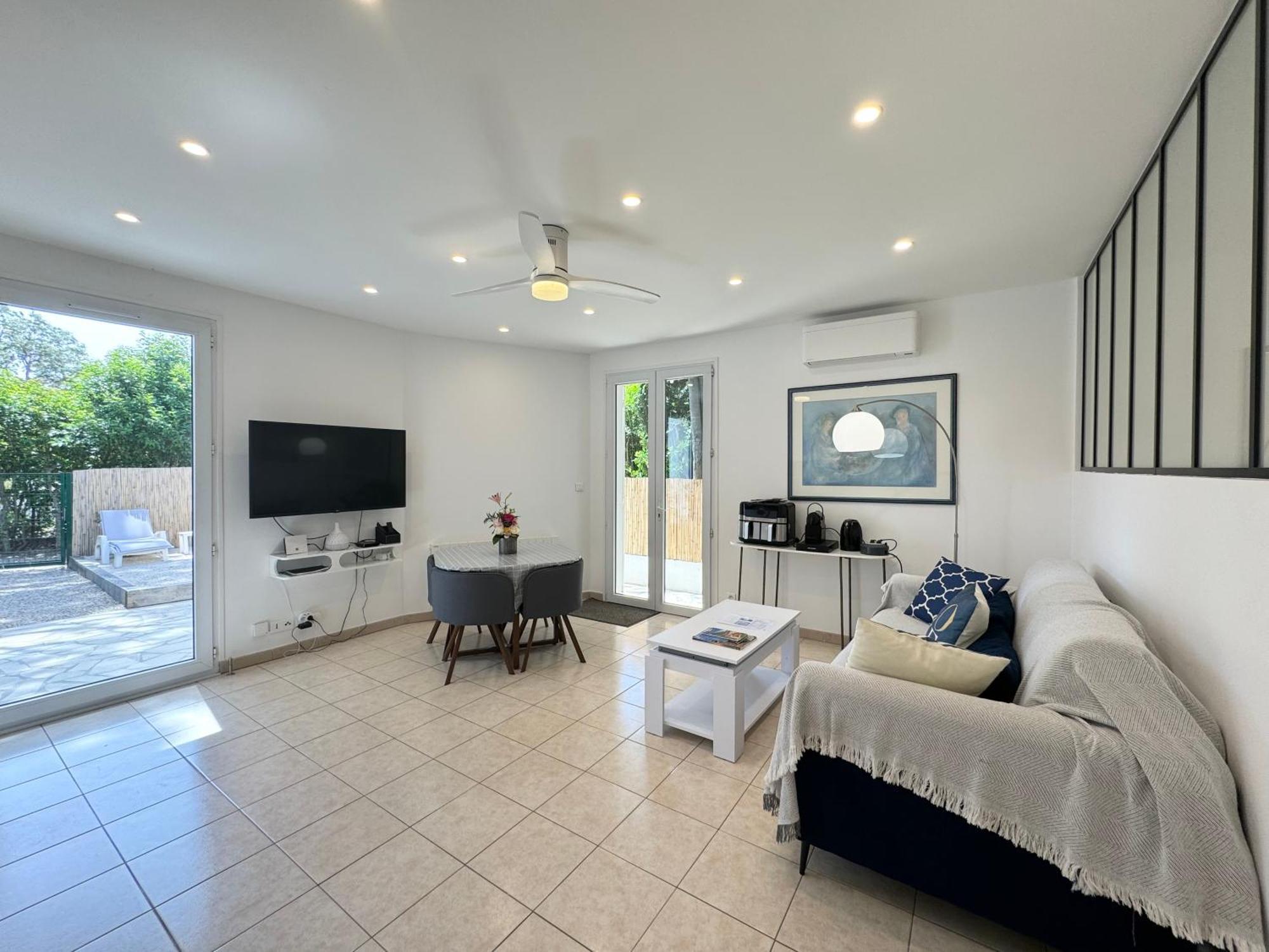 Appartement 1Ch Avec Terrasse Et Jardinet A 400M De La Plage Cavalaire-sur-Mer Exteriör bild