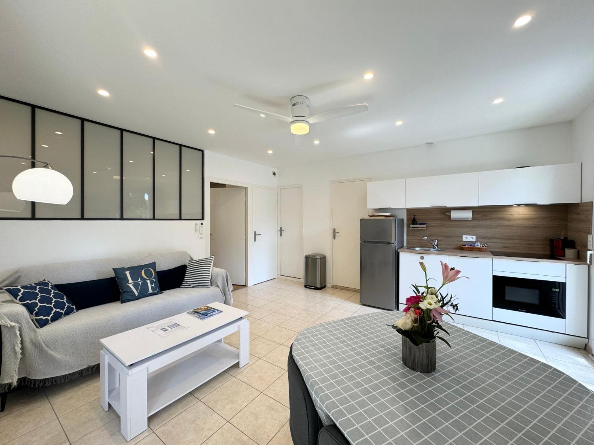 Appartement 1Ch Avec Terrasse Et Jardinet A 400M De La Plage Cavalaire-sur-Mer Exteriör bild