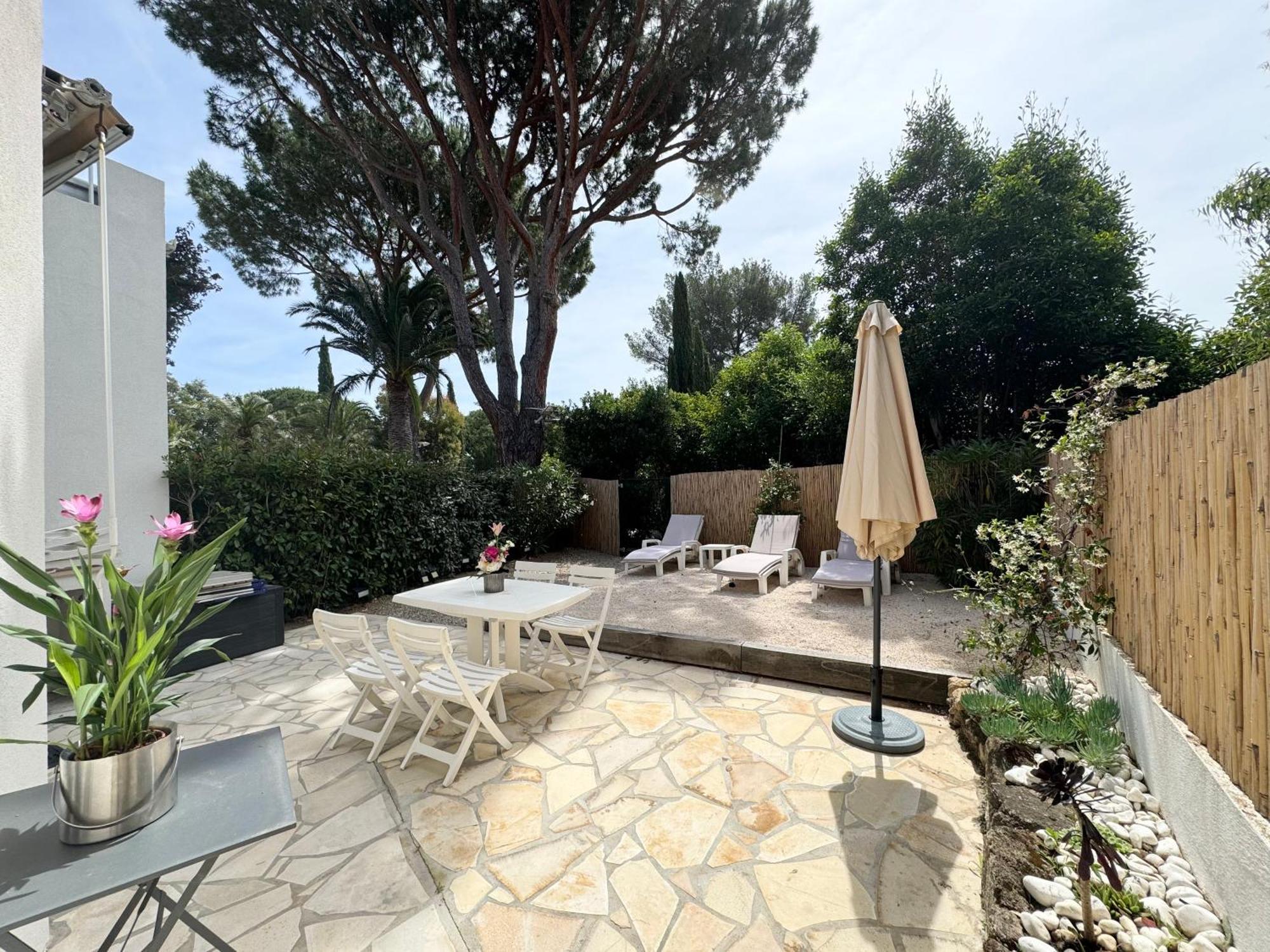 Appartement 1Ch Avec Terrasse Et Jardinet A 400M De La Plage Cavalaire-sur-Mer Exteriör bild