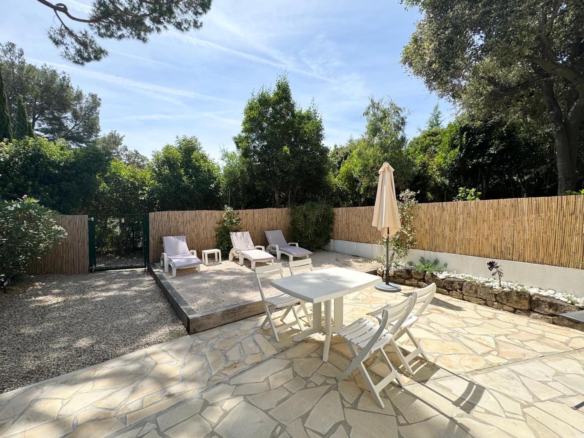 Appartement 1Ch Avec Terrasse Et Jardinet A 400M De La Plage Cavalaire-sur-Mer Exteriör bild